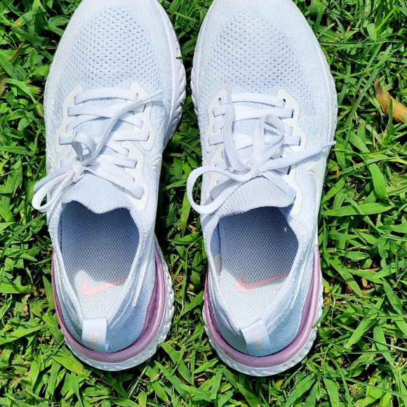 Nike Women's Epic React Flyknit 2 Sneakers Size 10½ - Picture 4 of 9